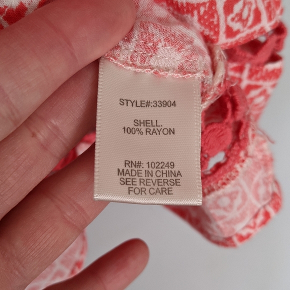 Skies Are Blue Jubilee Crochet Detail Top - Picture 5 of 9